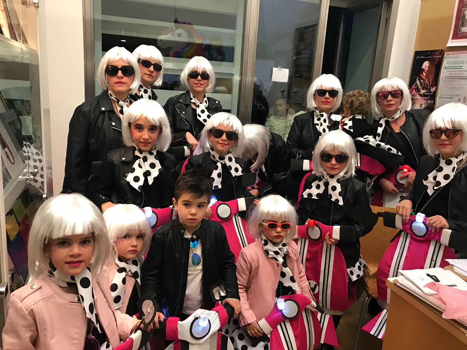 LAS MOTERAS Y EL MOTERO MUY FLAMENCO. 1ºPREMIO GRUPO 150¿